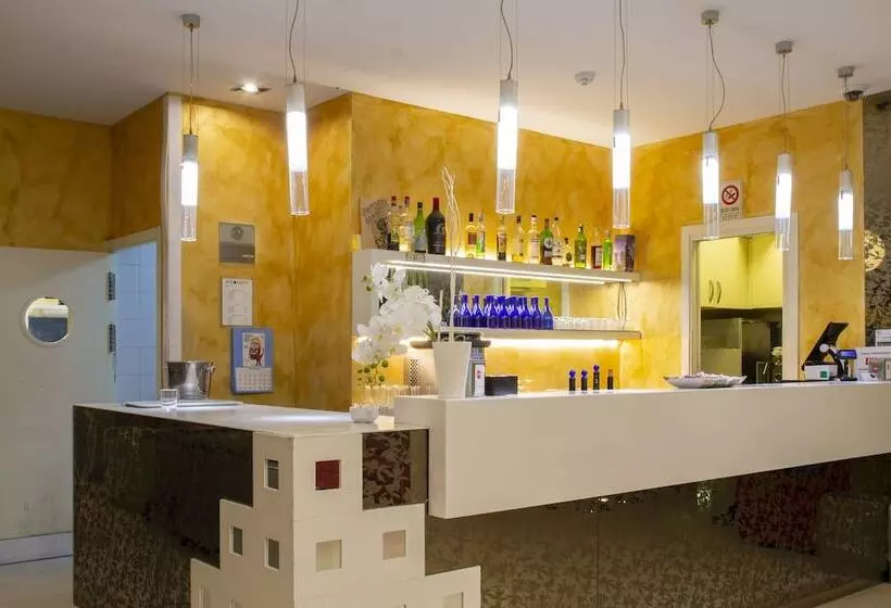 هتل Smy Bologna Centrale