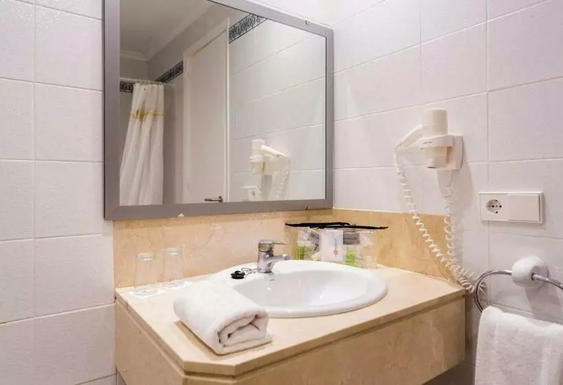 Hotelli Globales Cala'n Blanes