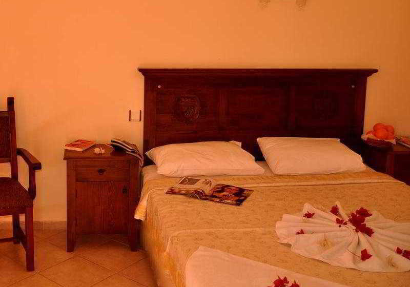 בית מלון כפרי Gumbet Beach Resort