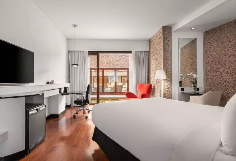 هتل Hilton Madrid Airport