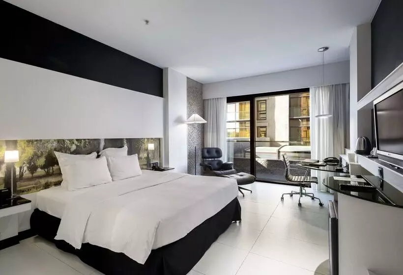 هتل Hilton Madrid Airport