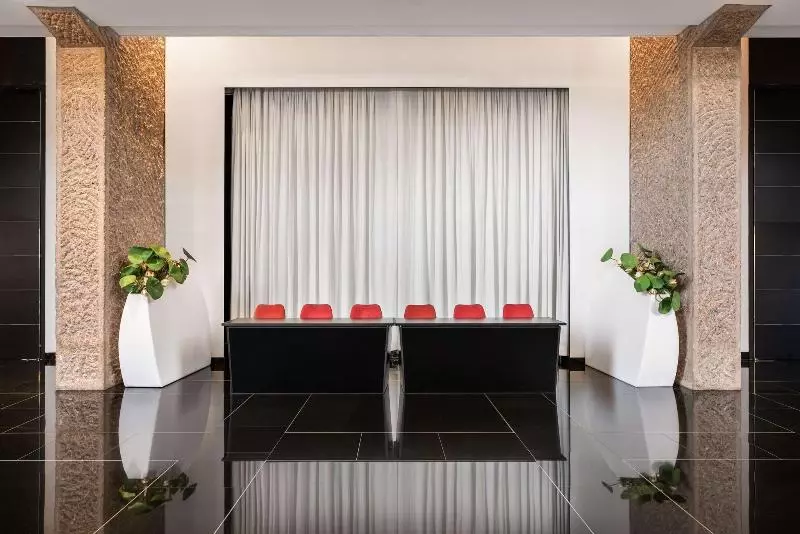 هتل Hilton Madrid Airport