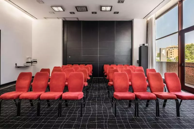 هتل Hilton Madrid Airport
