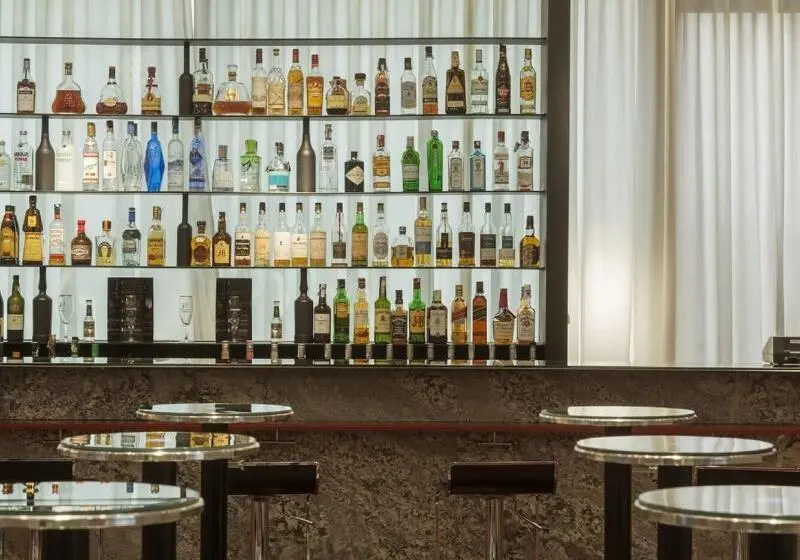 هتل Hilton Madrid Airport