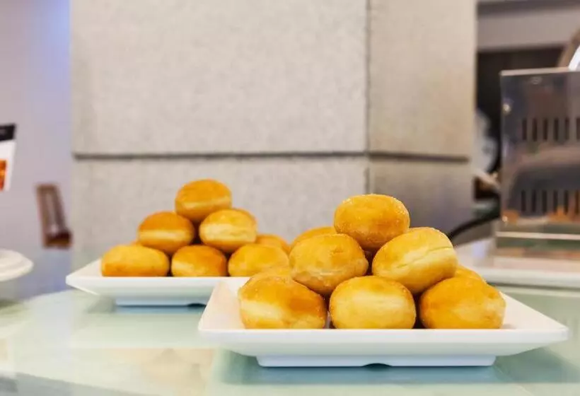 Lux Fatima Park Hotel, Suites & Residence