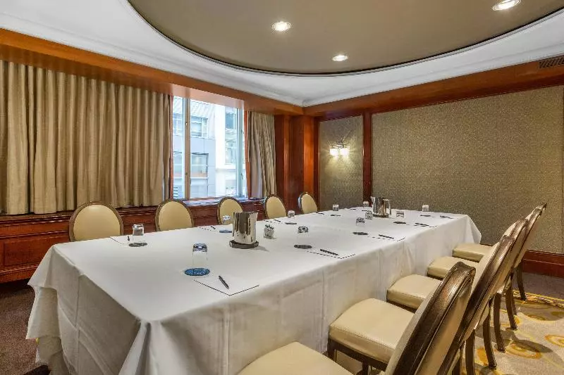 酒店 Omni Berkshire Place