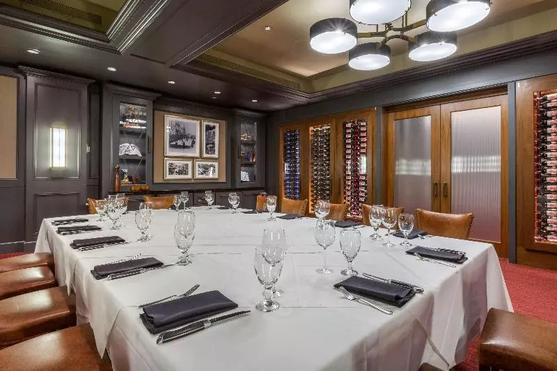 酒店 Omni Berkshire Place