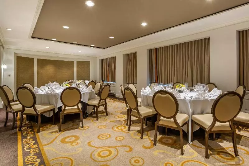 酒店 Omni Berkshire Place