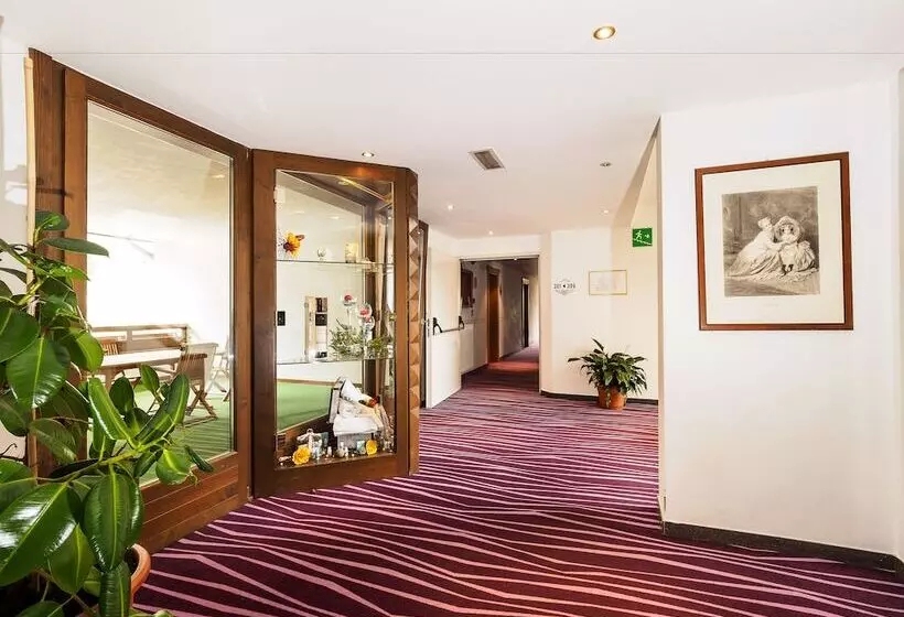 Отель Santanton