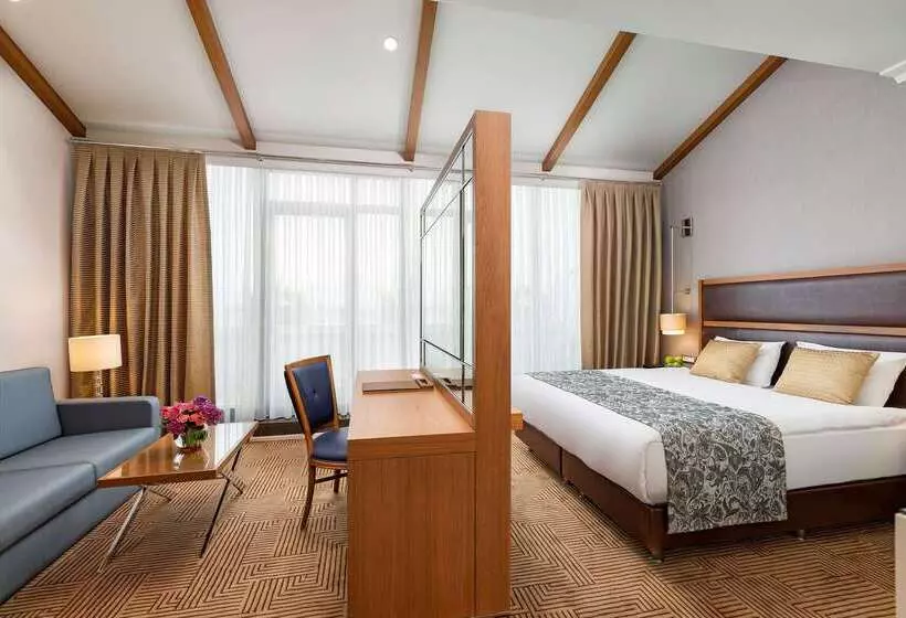 هتل Titanic City Taksim