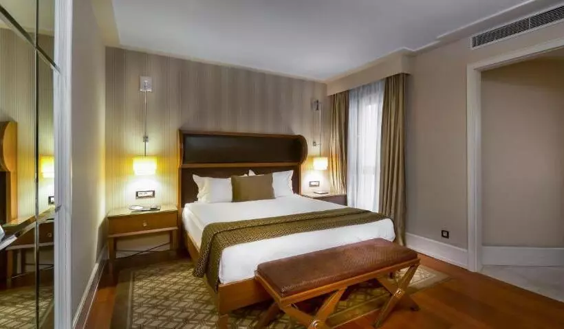 هتل Titanic City Taksim