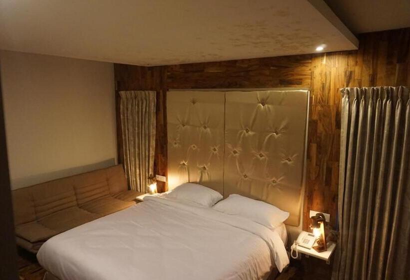 Bed and Breakfast Cottages By The Creek