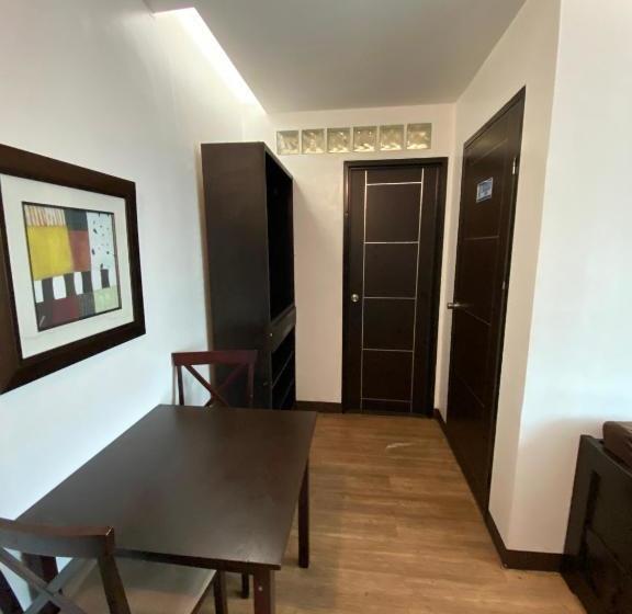 Hotel Oyo 732 Dansalan Suites