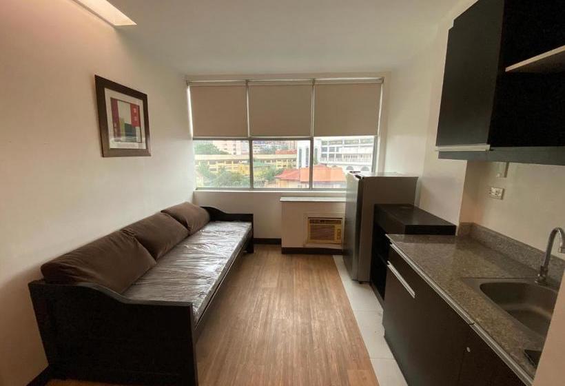 Hotel Oyo 732 Dansalan Suites