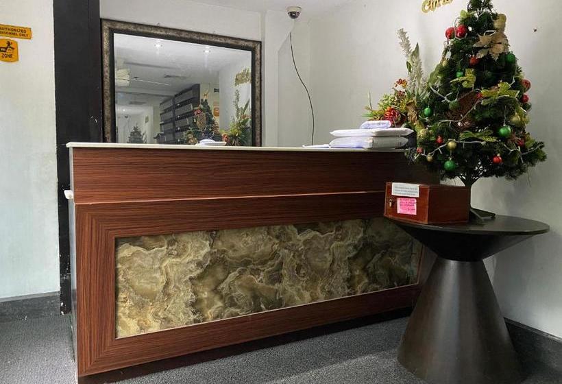 Hotel Oyo 732 Dansalan Suites