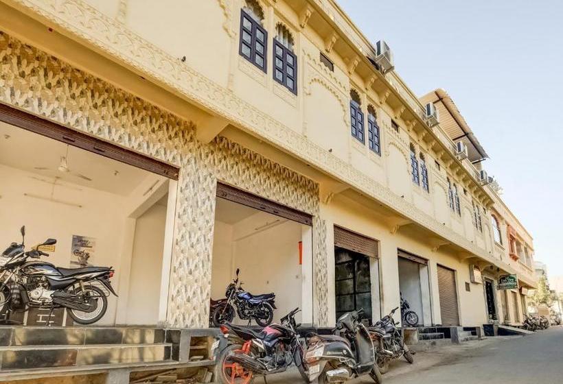 Hotel Oyo 77534 Gaj Palace