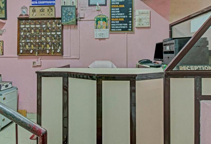 בית מלון כפרי Spot On J P Tourist Home