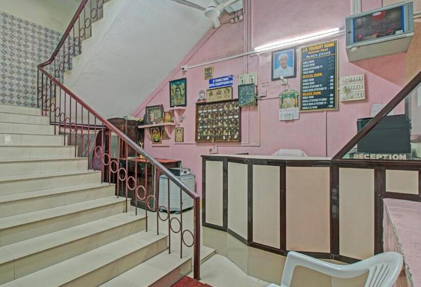 בית מלון כפרי Spot On J P Tourist Home