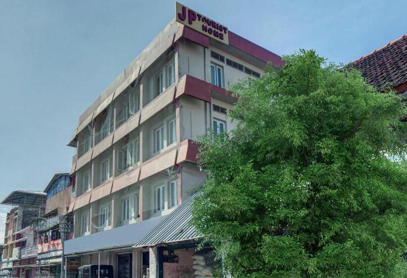 בית מלון כפרי Spot On J P Tourist Home