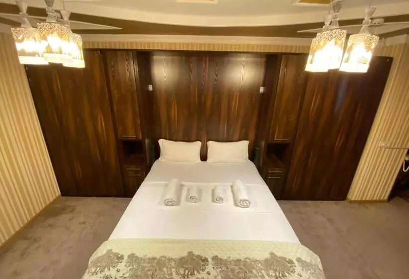 Budget Hostel