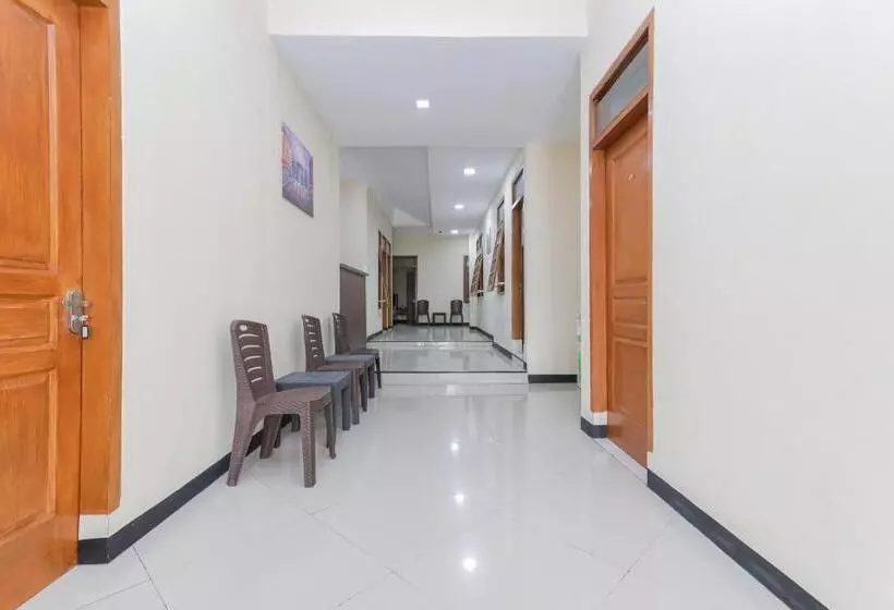 Hotelli Reddoorz At Wr Supratman Batu