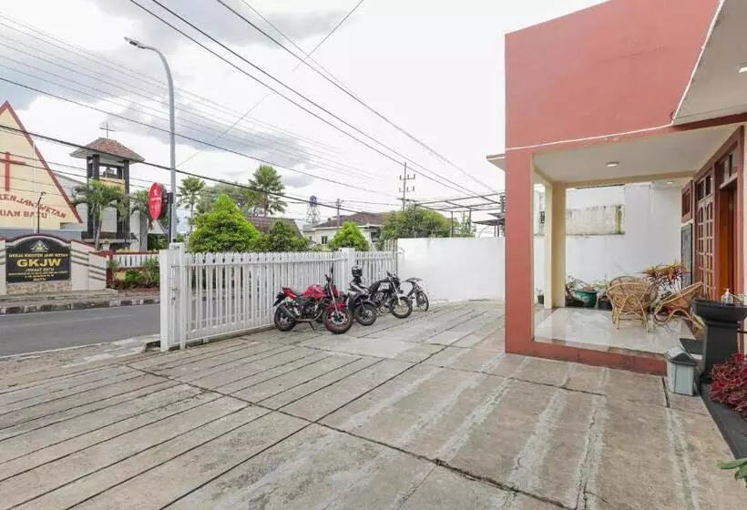 Hotelli Reddoorz At Wr Supratman Batu