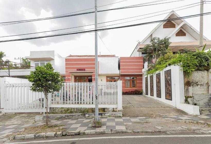 Hotel Reddoorz At Wr Supratman Batu