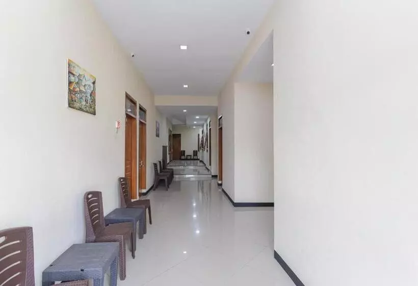 Hotelli Reddoorz At Wr Supratman Batu