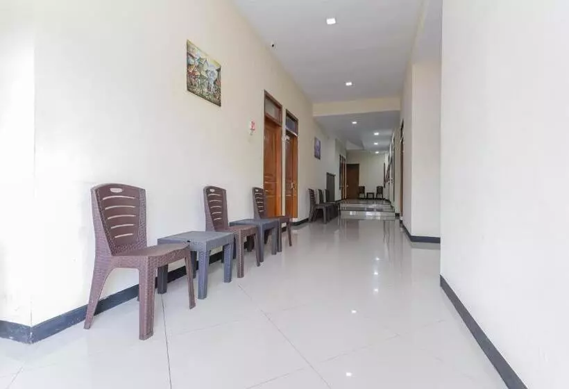 Hotelli Reddoorz At Wr Supratman Batu