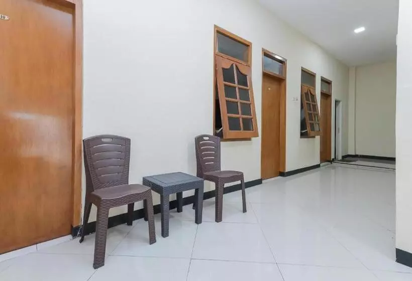 Hotelli Reddoorz At Wr Supratman Batu