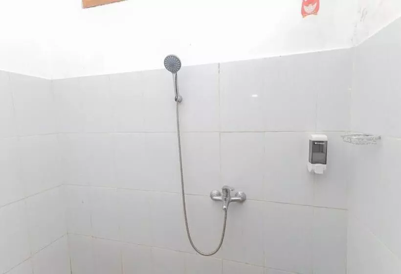 Hotelli Reddoorz At Wr Supratman Batu