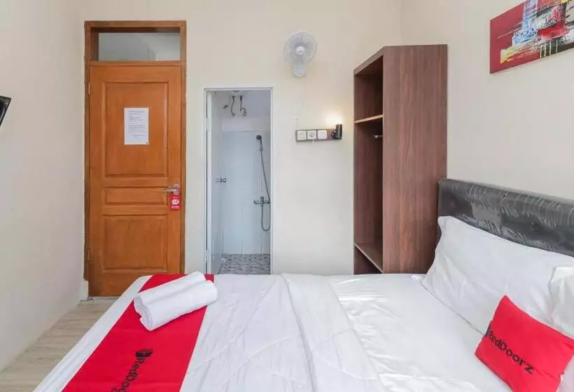 Hotelli Reddoorz At Wr Supratman Batu
