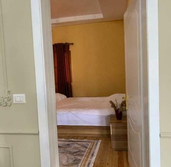 پانسیون Villa Elear