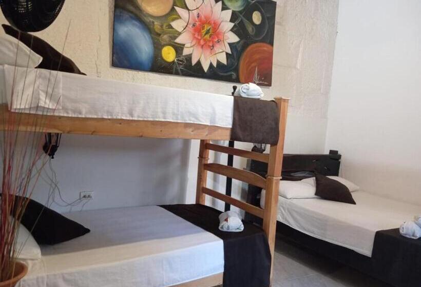 پانسیون Santander Aleman Hostel