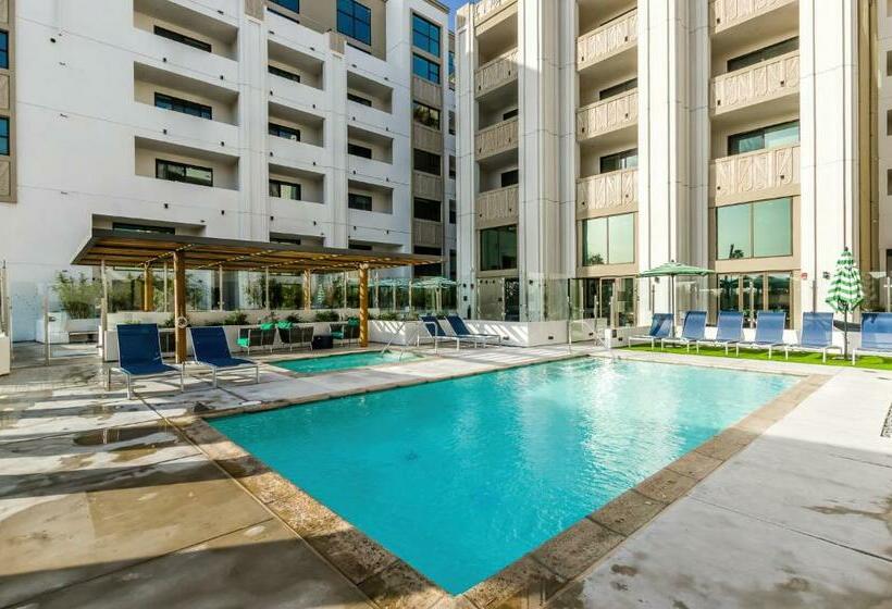 Suitesrus Apart  At Miracle Mile