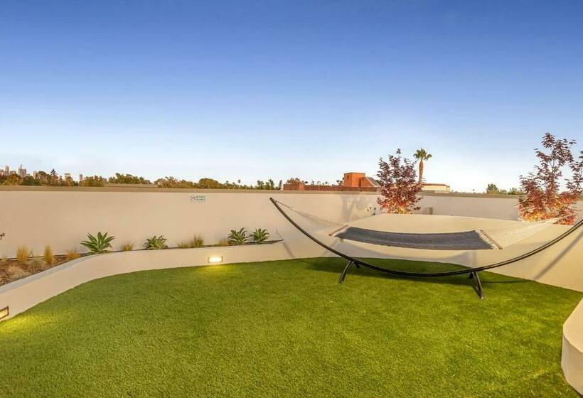 Suitesrus Apart  At Miracle Mile