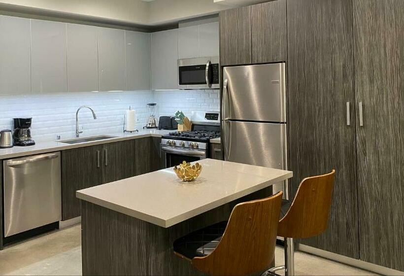 Suitesrus Apart  At Miracle Mile