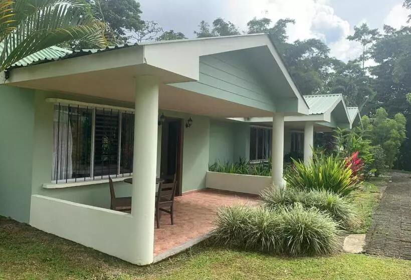 Hotelli Confort Arenal