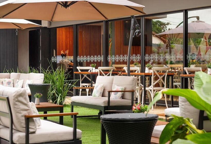 هتل Pousada Flores Do Carmo