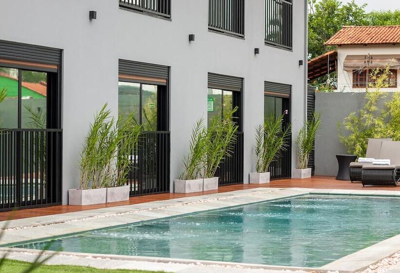 هتل Pousada Flores Do Carmo