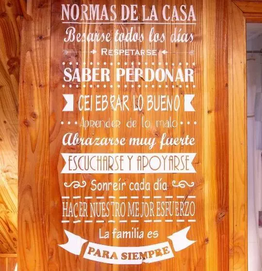 Majatalo Hostal La Casita Del Bajo