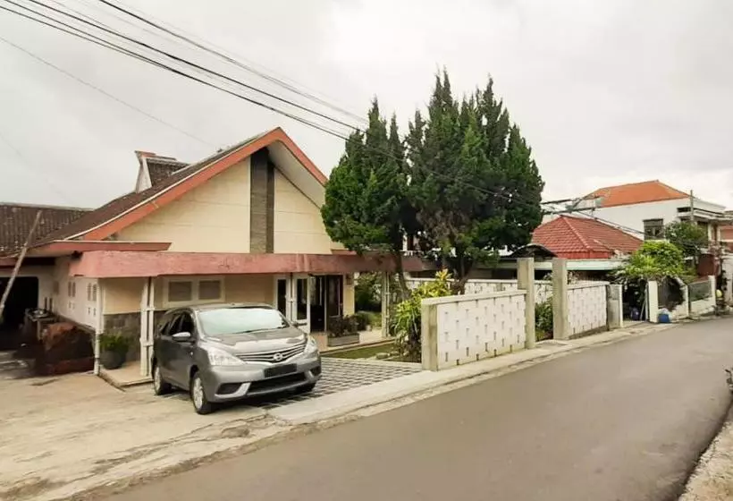 Hotelli Oyo 90138 Dear Darlin Villa  Family Stay