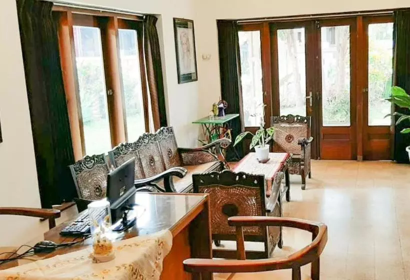 Hotelli Oyo 90138 Dear Darlin Villa  Family Stay