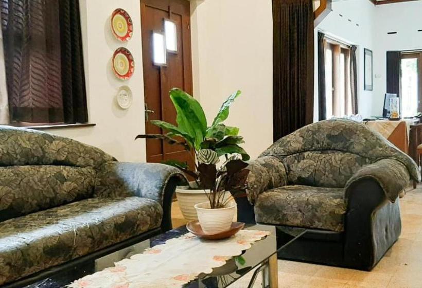 בית מלון כפרי Oyo 90138 Dear Darlin Villa  Family Stay