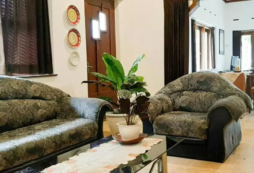 Hotelli Oyo 90138 Dear Darlin Villa  Family Stay