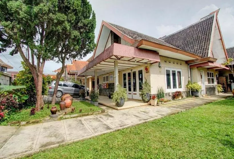 Hotelli Oyo 90138 Dear Darlin Villa  Family Stay