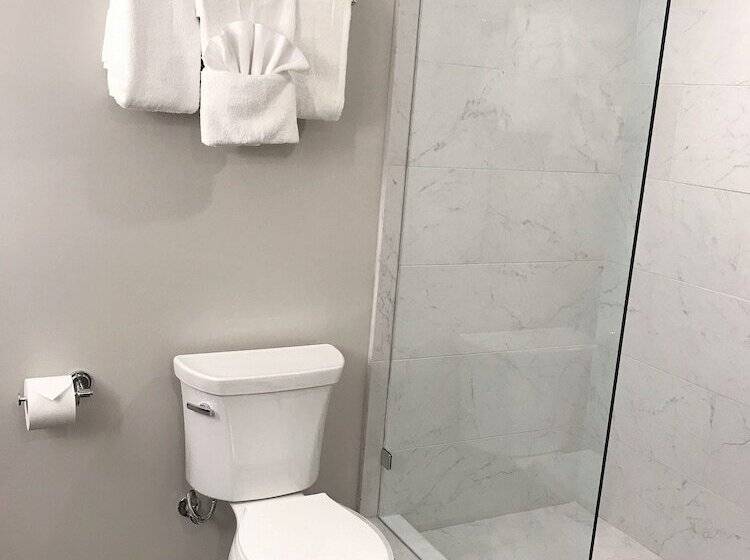 The Bee Hotel, Danville