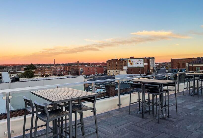 The Bee Hotel, Danville