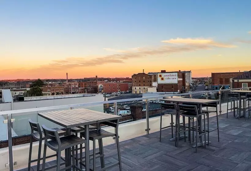 The Bee Hotel, Danville