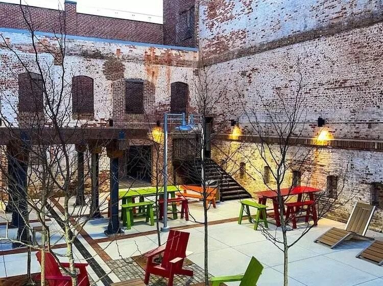 The Bee Hotel, Danville